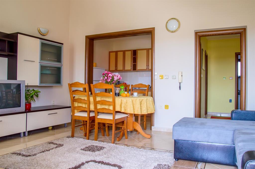 Apartment Roko 乌马格 外观 照片